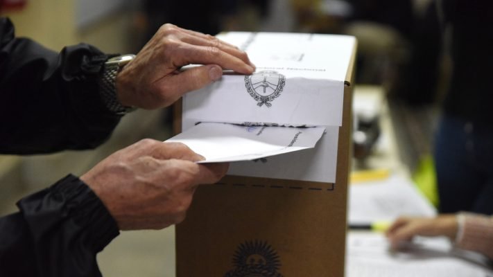 elecciones-2019-paso-1920-escuela-general-las-heras-awada-urnas-padrones-12